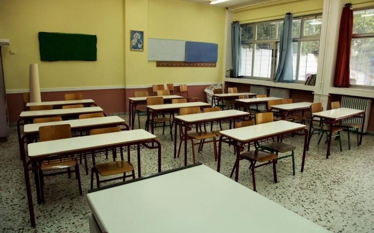 Γονείς και μαθητές στα κάγκελα στη Θεσσαλονίκη: «Δεν έχουμε τρόπο να πάμε στο σχολείο»
